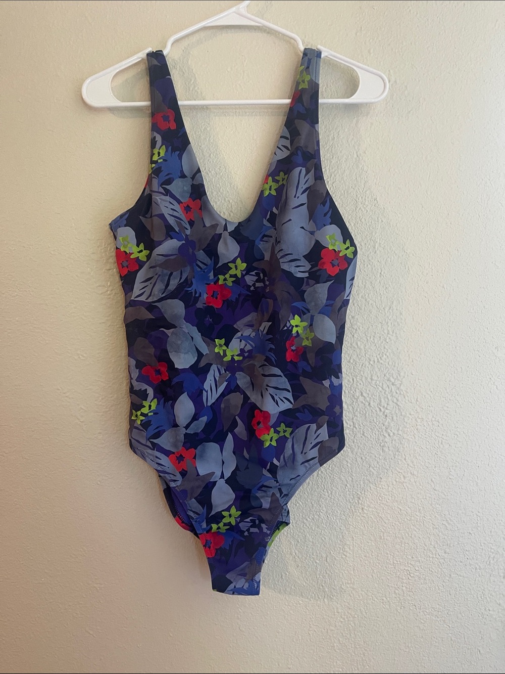(🌈  5 for $15!) Blue floral one piece bathing suit, Athleta medium tall